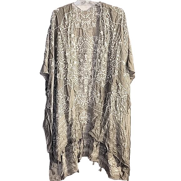 Lulus Grey White Medallion Boho Wrap Cover Tassel Womens Kimono Shawl One Size - Picture 1 of 8